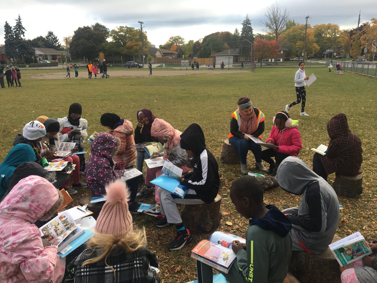 PVDLJ's tweet photo. Écoécole: activité amène-moi dehors ce 19 octobre 2022 https://t.co/GqcjaGbT14