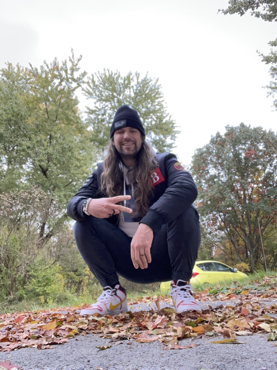 VibrantFoster's tweet image. It’s finally a hoodie and a bomber jacket weather 💃🏼 #ANISD #ANITWTSELFIEDAY