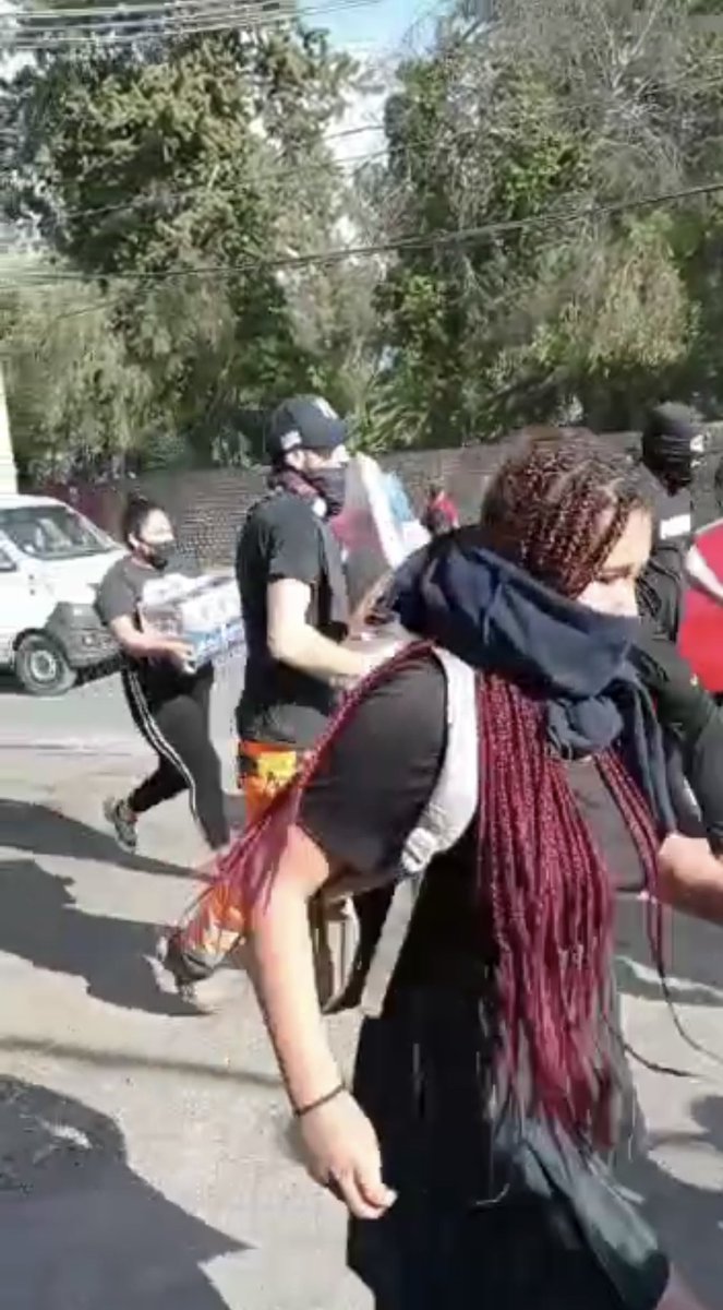 Sin ánimo de polemizar Ministra <a href="/Carolina_Toha/">Carolina Tohá</a> debo corregirle que el saqueo de hoy sí llegó a término. Agradezco que ahora se contara con la presencia de COP de <a href="/Carabdechile/">Carabineros de Chile</a> a tiempo y que se impidiera mayor gravedad de la situación <a href="/CNNChile/">CNN Chile</a> @matildeburgos <a href="/mpuentealto/">Municipalidad de Puente Alto</a>