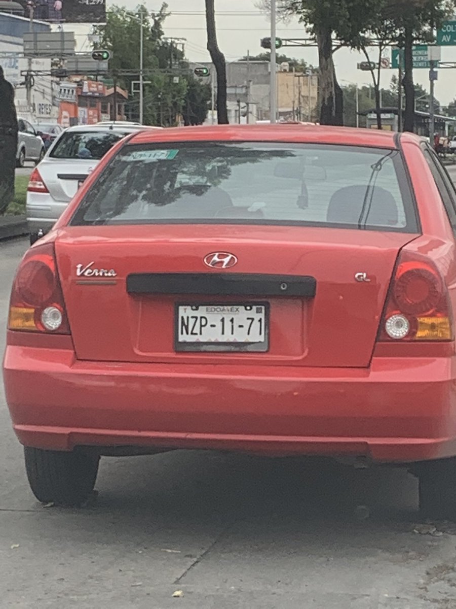 dr_freeman_mx's tweet photo. @UCS_GCDMX buenas tardes, me gustaría solicitar el apoyo de unidad para verificar este auto que ya lleva por lo menos 2 días abandonado en la lateral de calzada Vallejo frente a la parque vía Vallejo, ocupa un carril lo que genera tráfico. Gracias y saludos https://t.co/HnDjXjtxUO