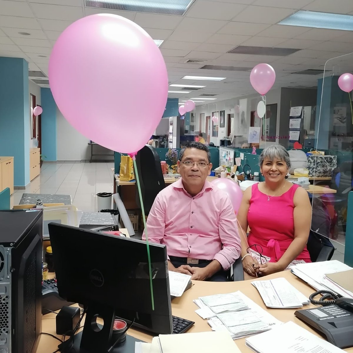 sv_vape's tweet photo. Cada año miles de personas, en su mayoría mujeres son diagnosticadas con Cáncer de mama.

Una autoevaluación puede ayudarnos a descubrir y tratar a tiempo la enfermedad.
.
.
.
#cancerdemama #cancer #outubrorosa #cancersurvivor #salud #prevencion #octubre #mujeres #valientes https://t.co/lRStnh70kx