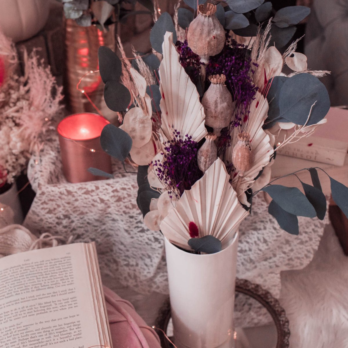 UrbanStems's tweet photo. Bring warmth to your indoor space with cozy decor and autumnal blooms. See how our fans are decorating with their #FalloweenFlowers and tag us for a chance to be featured on our feed! 💐// 📸: @lizzieinlace #sendhappy #falldecor
Shop Falloween Flowers: https://t.co/A3Zig33iix https://t.co/KtJao2GcYr