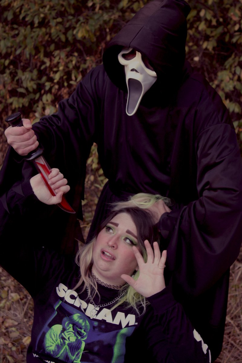 spidersquib's tweet photo. "No, please dont kill me, Mr Ghostface, I wanna be in the sequel!" https://t.co/AEMNIJ5jgb