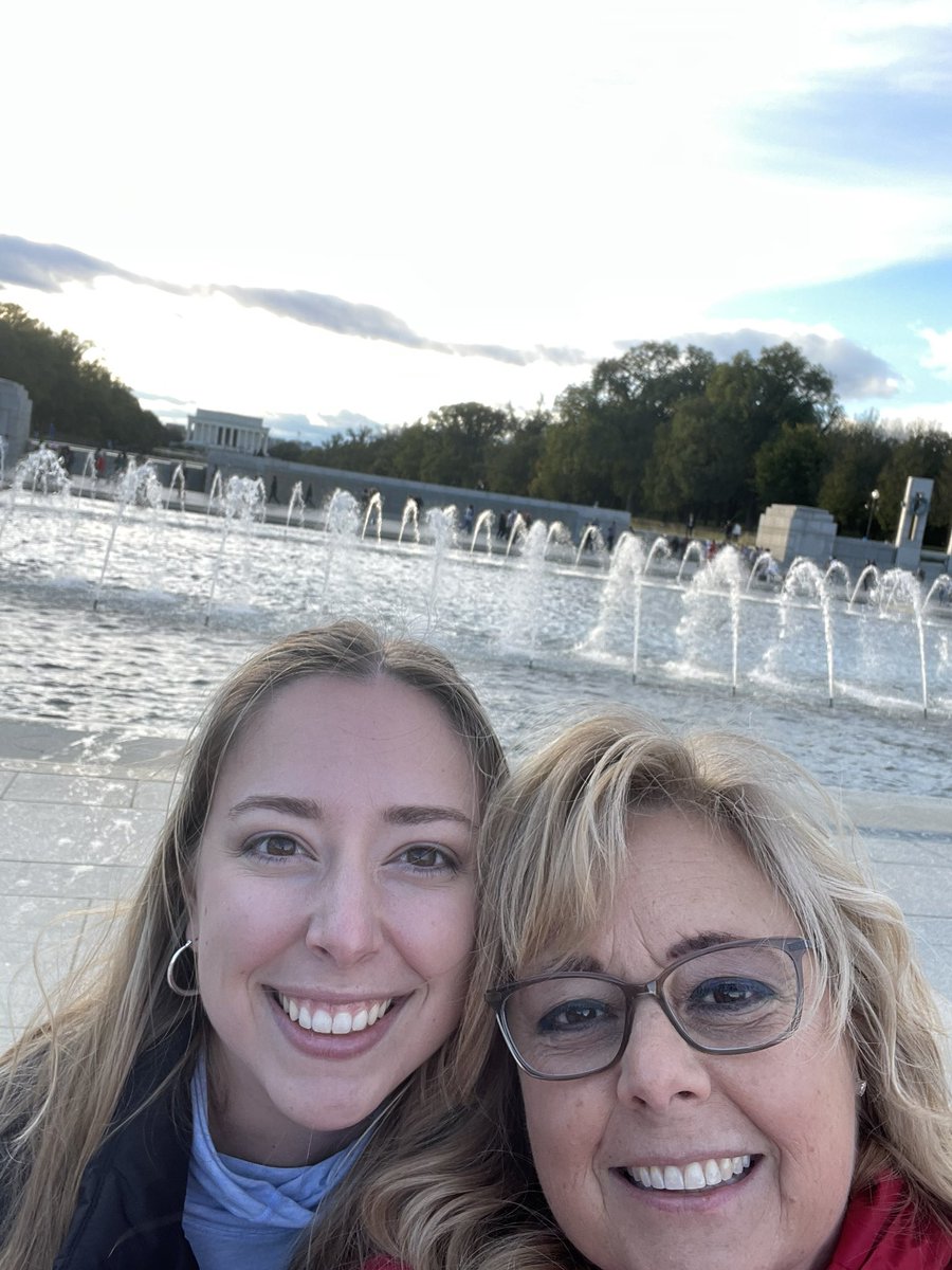 wilch_beth's tweet photo. WWII Memorial! My daughter who lives near DC joined us! #bus4fun @KarrerMS https://t.co/AnNV8GXuzB