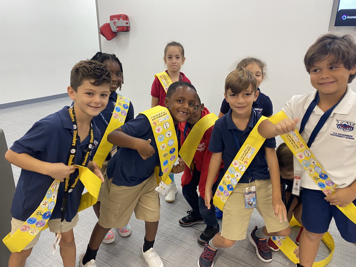 LR_ADHUS_FAUHS's tweet photo. Our 1st graders @adhuselementary earned their reading habit sashes today! Each first grader showed off their reading habits with a 5th grade reading buddy. #owlsread https://t.co/DTxcAuRZAn