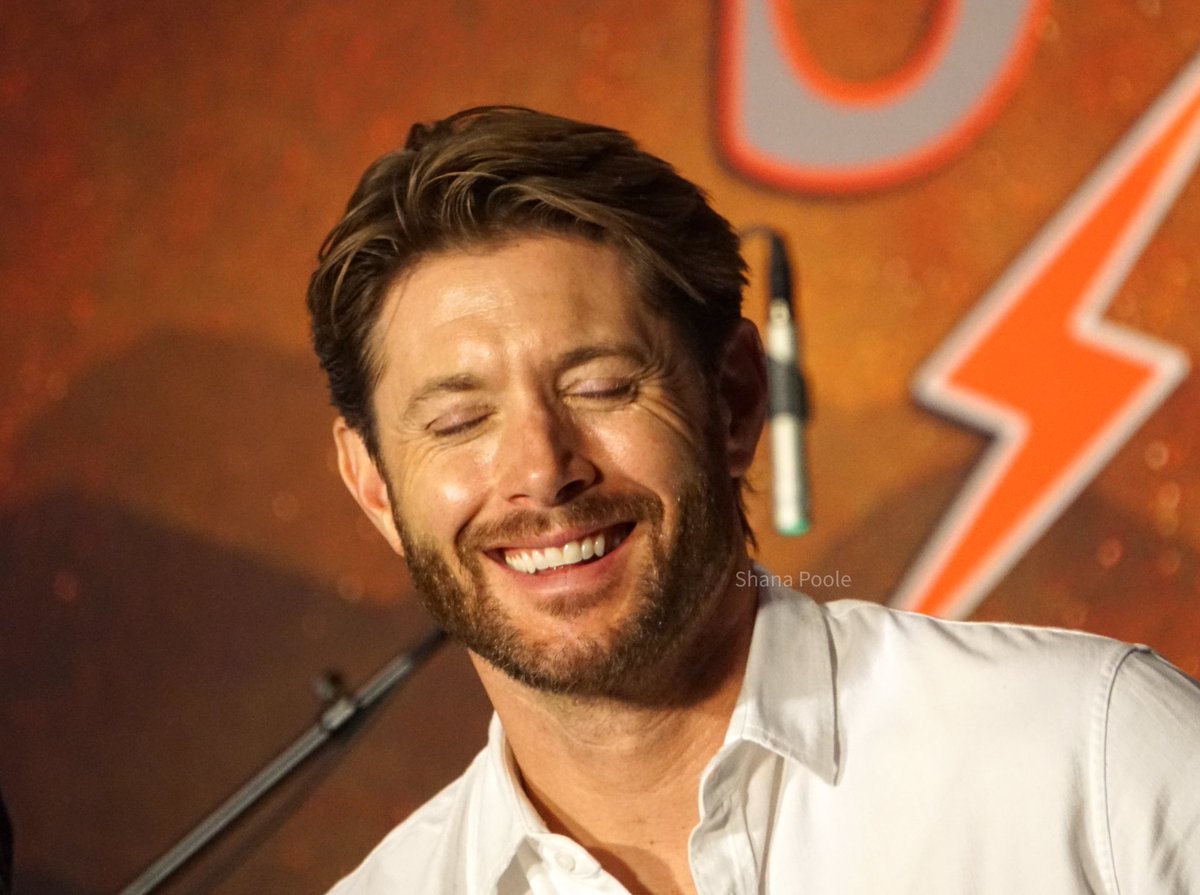 shanawatchestv's tweet photo. So excited for #BigSky tonight! ❤️🤠
So, here’s another Jensen photo from #SPNKC 😆
#SPNFamily #BeauArlen #JensenAckles #AcklesNation #KCCon #supernatural https://t.co/RFvh7Ue8sk