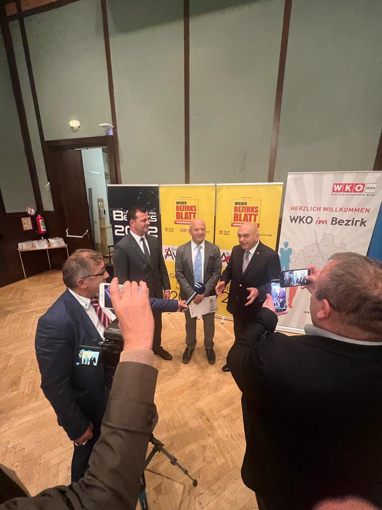 OzanCeyhun's tweet image. Bu akşam 10. Viyana’da “Bezirks Business Award” yarışmasında üçüncü olan değerli iş insanımız Sayın Mustafa İşcel’in ( Fahrschulevienna )ödül aldığı törenin konuğuyduk. 10 #TOGG alacağını ilan etti!