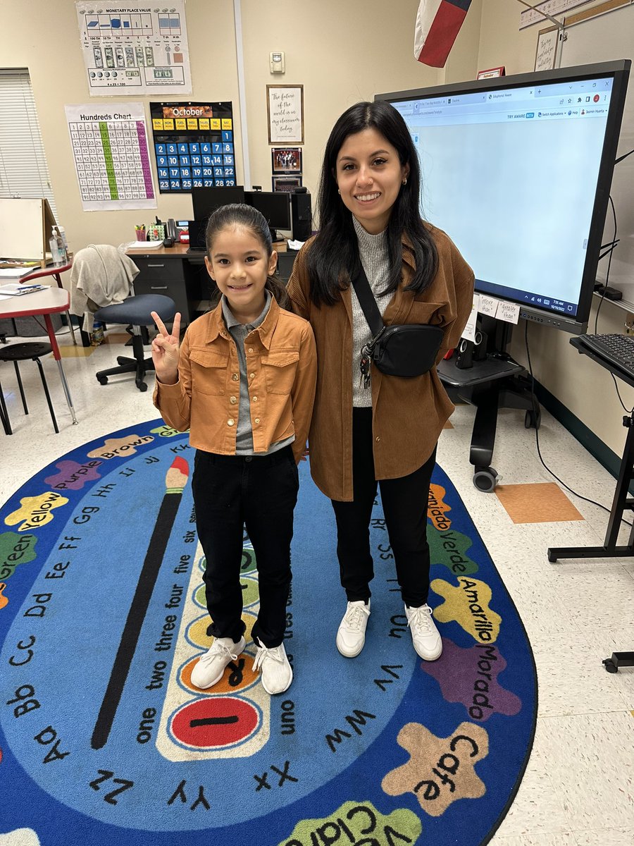 fourthwithjas's tweet photo. First time my student and I have matched unintentionally... 👯 #twinsies #fashion #downtotheshoes https://t.co/YXsiyPsHFU