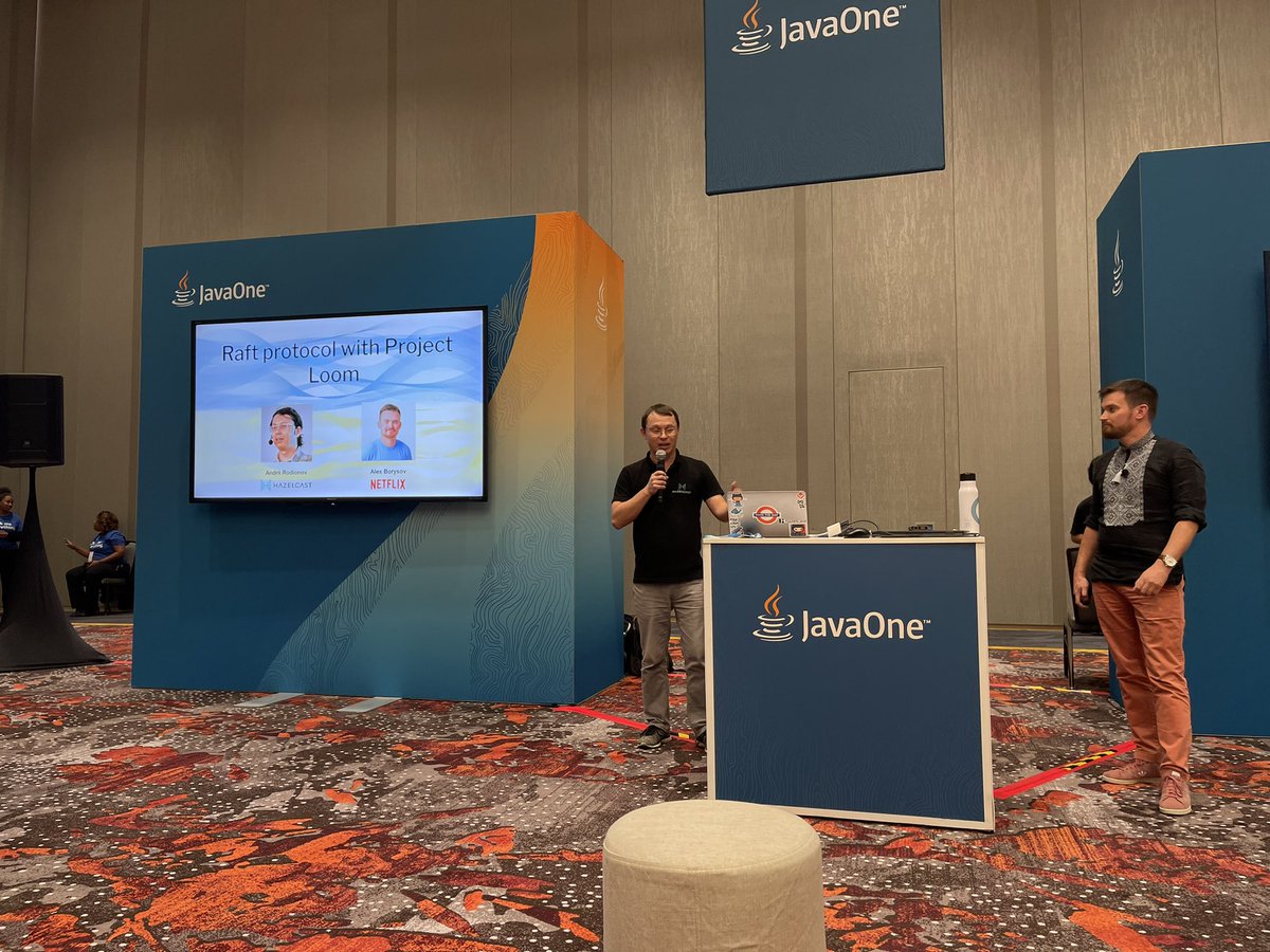 hpjrvs's tweet photo. @AndriiRodionov  starting things at #JavaOne https://t.co/kdf4Cddo5F