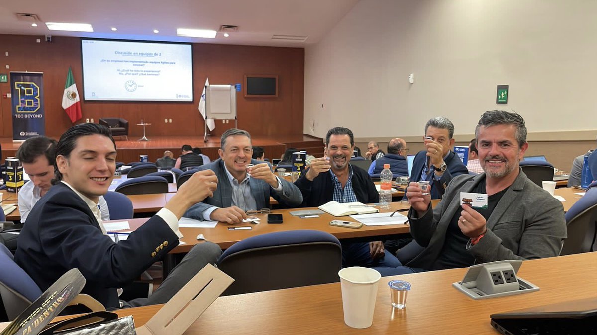 crisgranadoss's tweet image. #tecbeyond Dos días en Guadalajara con empresarios del Bajío y del Norte para discutir cómo las empresas pueden pasar del teatro a verdaderos ecosistemas para la innovación