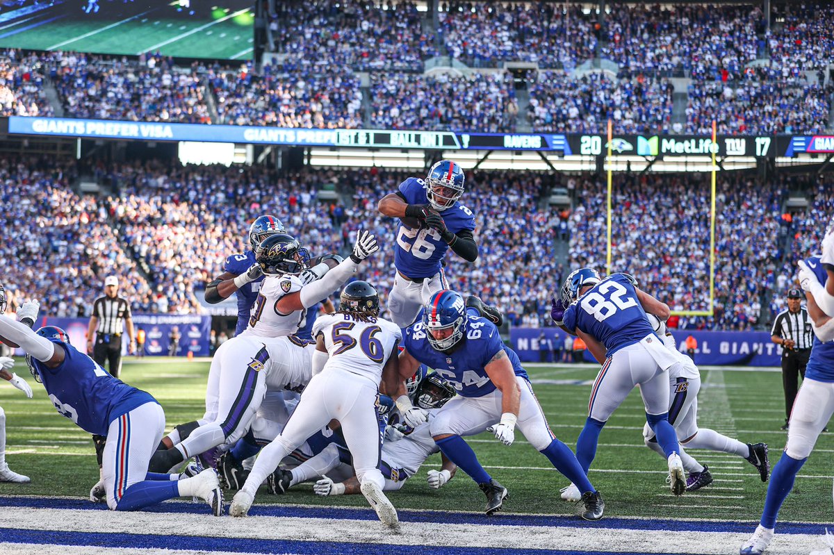 DreHonchoz's tweet photo. It feels great to see my work getting posted all over the internet. It’s the first thing you see when you go to the Giants website and not to mention getting posted by the goat him self plus more. I’m proud of myself. I’m only going to get better week by week.📸 https://t.co/Bmy1oRiD1D