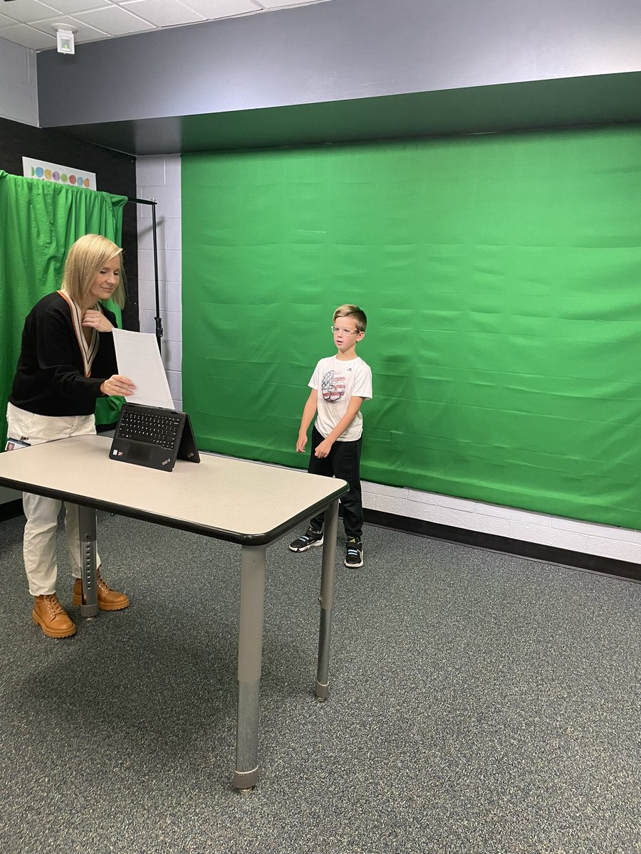 MissGoldbergCB's tweet photo. Huge shoutout to @KristenRittenh1 for teaching us about green screens and video editing for our me on the map project! The videos turned out fantastic! Thanks Ritt!! https://t.co/jPWT1CntQq