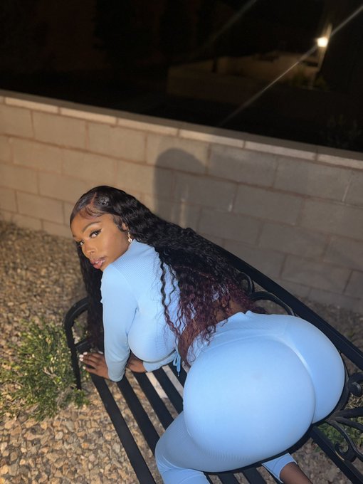 Blue makes me honey https://t.co/wNKBQZXdWW<a href="/tag/valentine"class="tags"><span>#valentine</span></a><a href="/tag/valentinesday"class="tags"><span>#valentinesday</span></a>