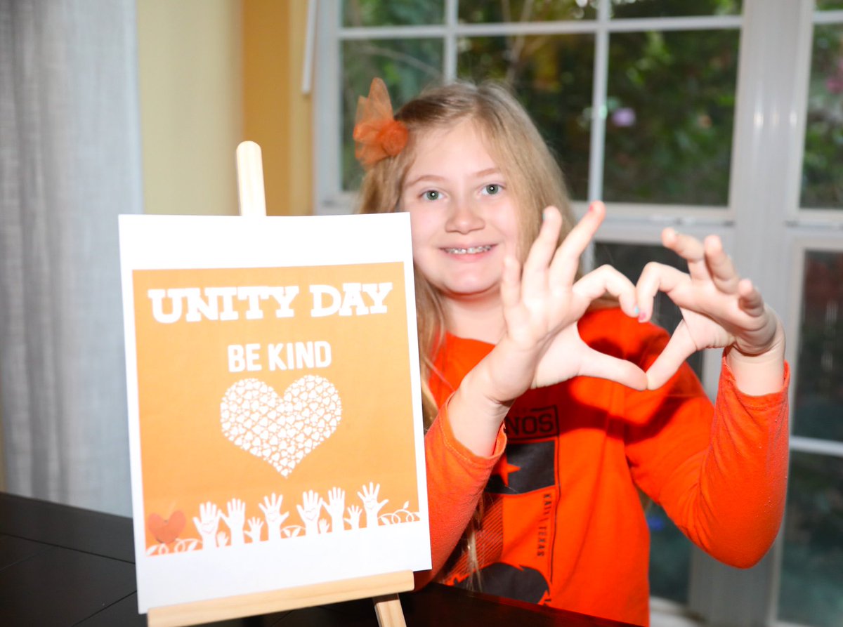 Cache0601's tweet photo. Spread kindness 🧡
#UnityDay2022
#KatycommUNITY
#RREtweets
@Rockin_Rhinos https://t.co/1vl57UdDYD