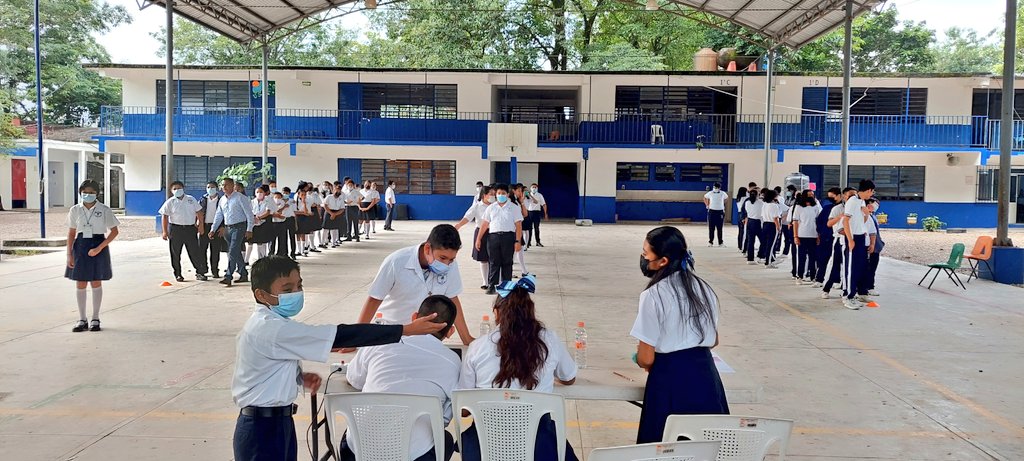 INE_Chiapas's tweet photo. Mediante el uso de la #UrnaElectrónica y con el apoyo del #Distrito01Palenque, la Esc. Secundaria estatal "Palenque" con 570 estudiantes, eligió hoy a su Mesa Directiva de Sociedad de Alumnos. Las Mesas Directivas de Casilla se integraron con estudiantes de los tres grados. https://t.co/qaKAYZzXBw