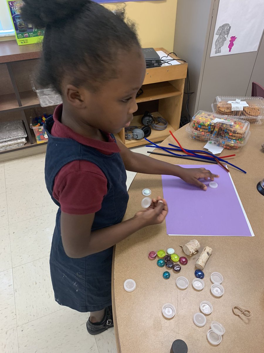 CHollifieldMEd's tweet photo. Working on our 3D plant art…
#PBLRocks #looseparts https://t.co/kVBMjowWiO