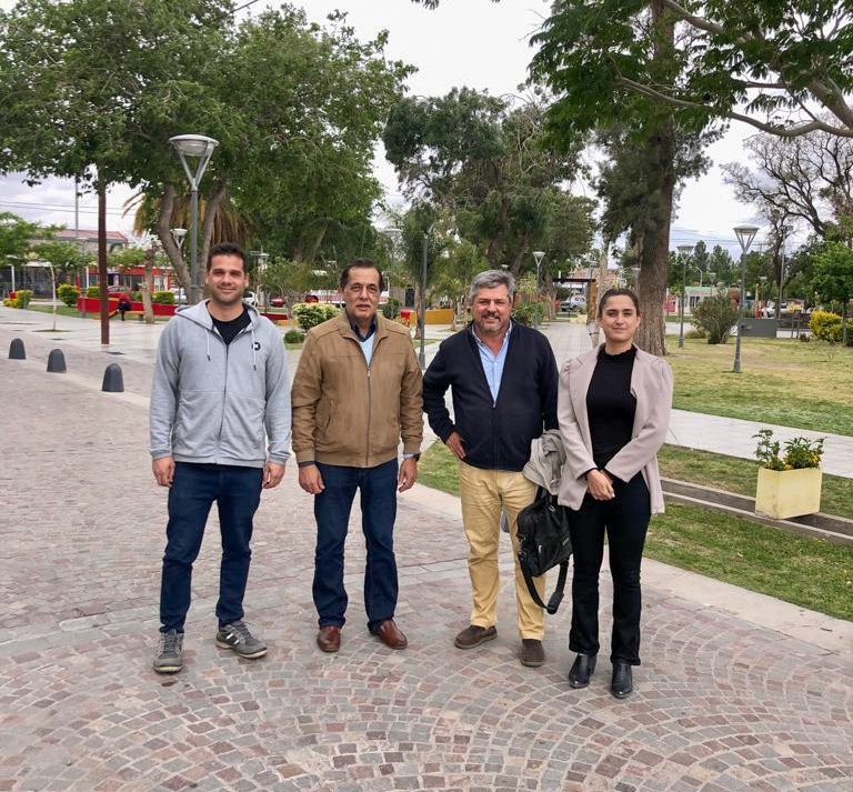 En Chimbas, el proyecto que apoya <a href="/redcame/">CAME</a> ya se puso en marcha, <a href="/OAntonione/">Oscar Antonione</a> y <a href="/ERMARTINENGO/">Enrique R Martinengo</a> recorrieron la traza del CCA junto con funcionarios locales.