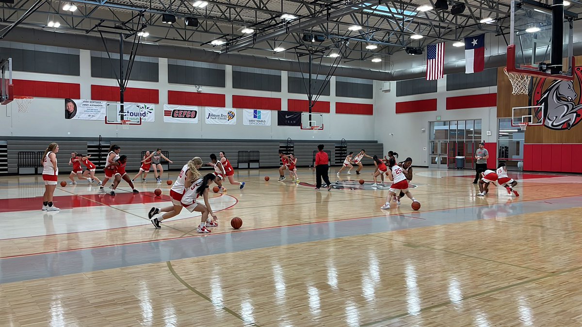254BallCoach's tweet photo. @LBHSgirlsBB in full swing! #HoopTime @BeltonISDAth @BeltonISD @BroncosLbhs https://t.co/5lX2x7PpO2