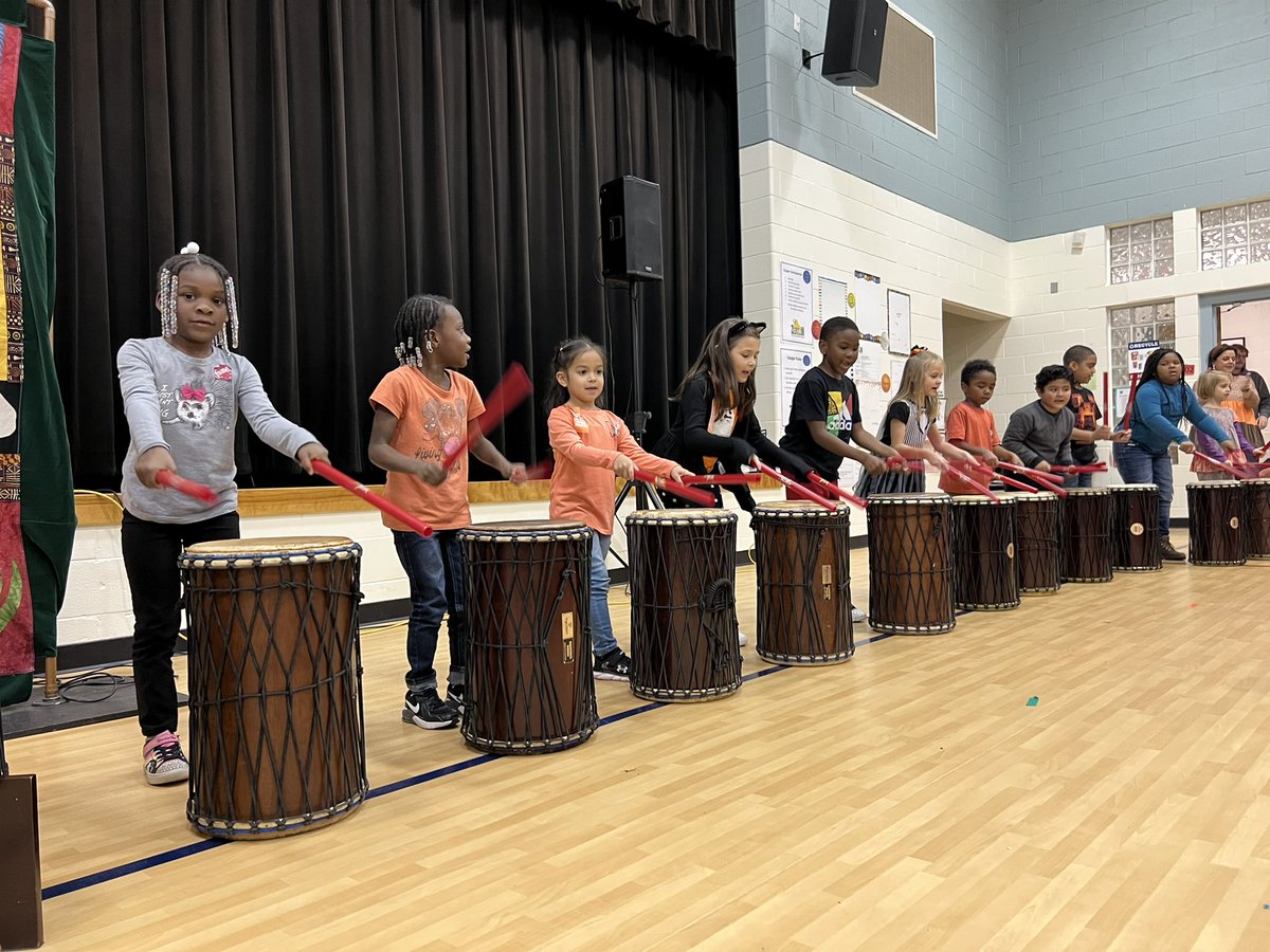 ZebulonMagnetES's tweet photo. Thank you @dancingdrum for another fantastic show! Fun was had by all today! A special thanks to @UnitedArtsWake for this opportunity to bring these artist into the schools! 🧡 https://t.co/LdUMtMyVGZ