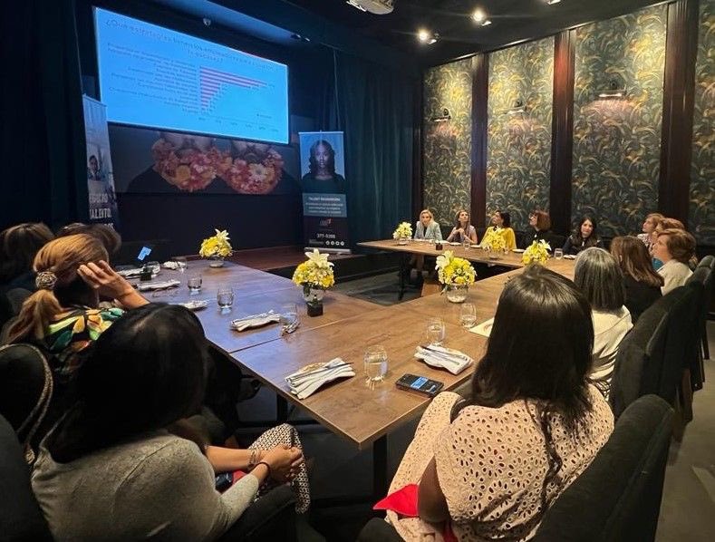 asotocam's tweet photo. 🇵🇦 ¡El futuro del trabajo está aquí y lo construimos juntos!
Gracias @mofloresb por acompañarnos en Panamá visitando a nuestros equipos,socios de cámaras y clientes. #WePowerTheFutureOfWork. @ManpowerGroup @ManpowerCCA @ManpowerMeCA https://t.co/t42ojFXA6i