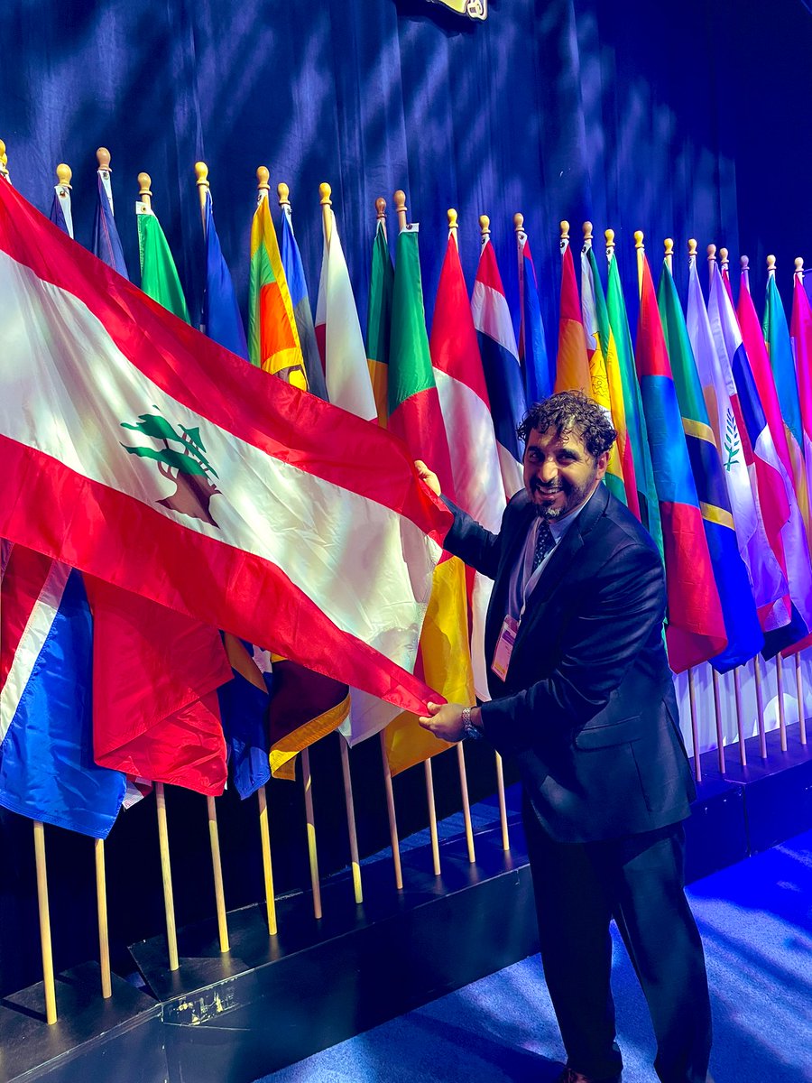 I’m American 🇺🇸 of Lebenese 🇱🇧 descent #ArabAmerican proud of @AmCollSurgeons for being inclusive and international Son of an immigrants who never finished school now on the big stage because of their sacrifice So many stories like this and more to come #ACSCC22