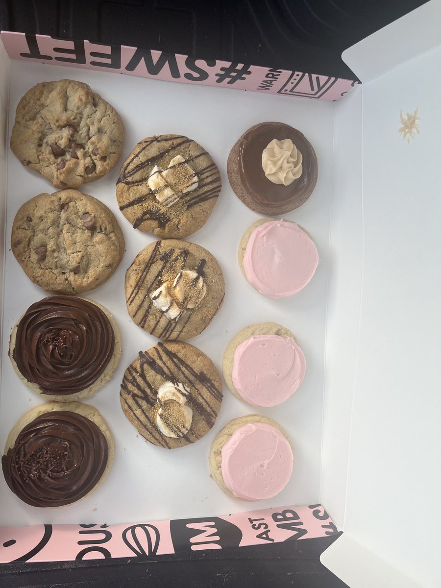JaniceIacovino's tweet photo. So happy to support our @vmepatriots crumbl Cookie owners! 15% of purchases tonight will go to support CCPS teachers with losses due to Hurricane Ian! Thank you Rattner family😊♥️! @collierschools @lucarelli4kids @StephPS127 #CCPSStrong https://t.co/eVkH01IibX