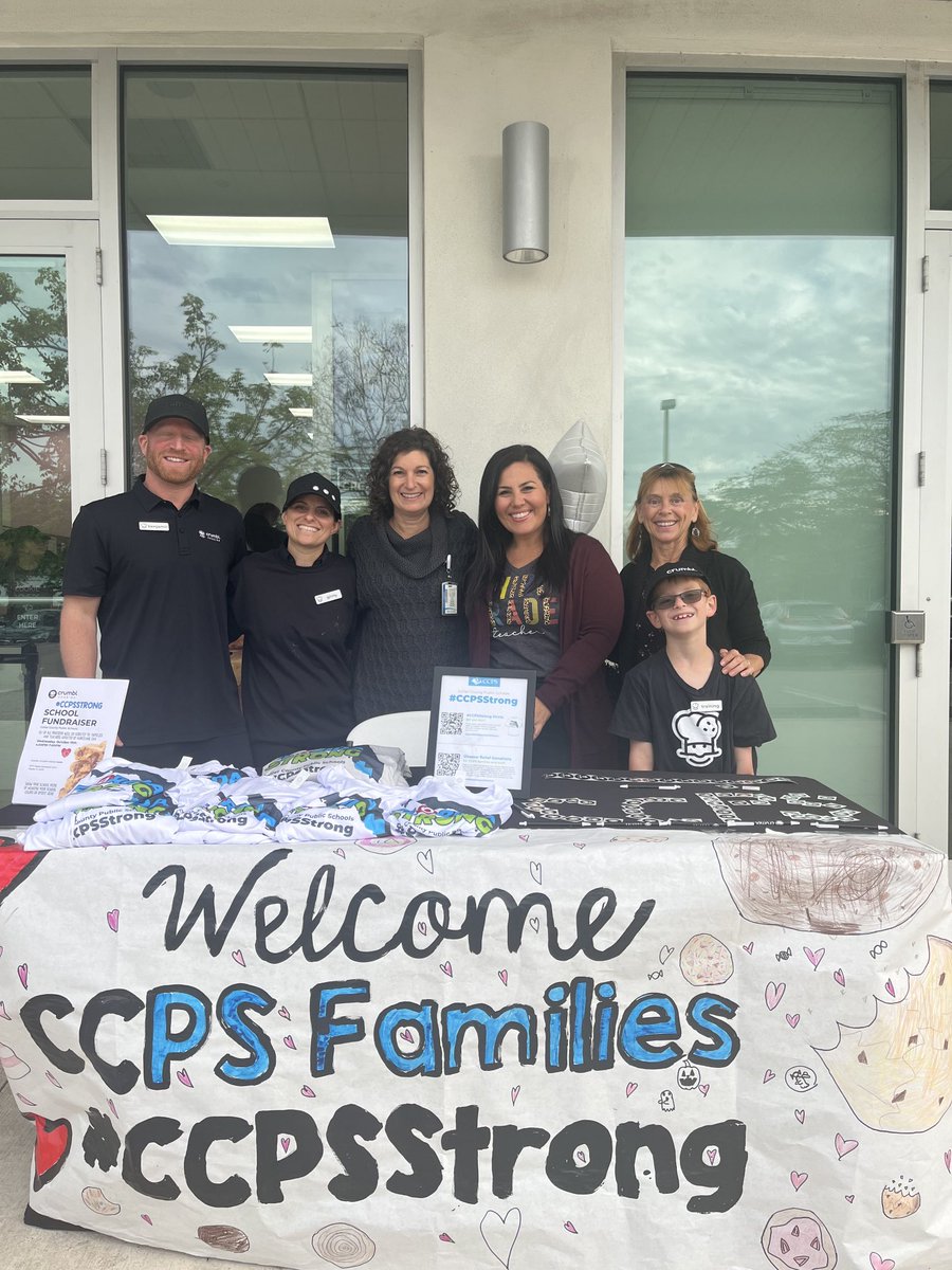 JaniceIacovino's tweet photo. So happy to support our @vmepatriots crumbl Cookie owners! 15% of purchases tonight will go to support CCPS teachers with losses due to Hurricane Ian! Thank you Rattner family😊♥️! @collierschools @lucarelli4kids @StephPS127 #CCPSStrong https://t.co/eVkH01IibX