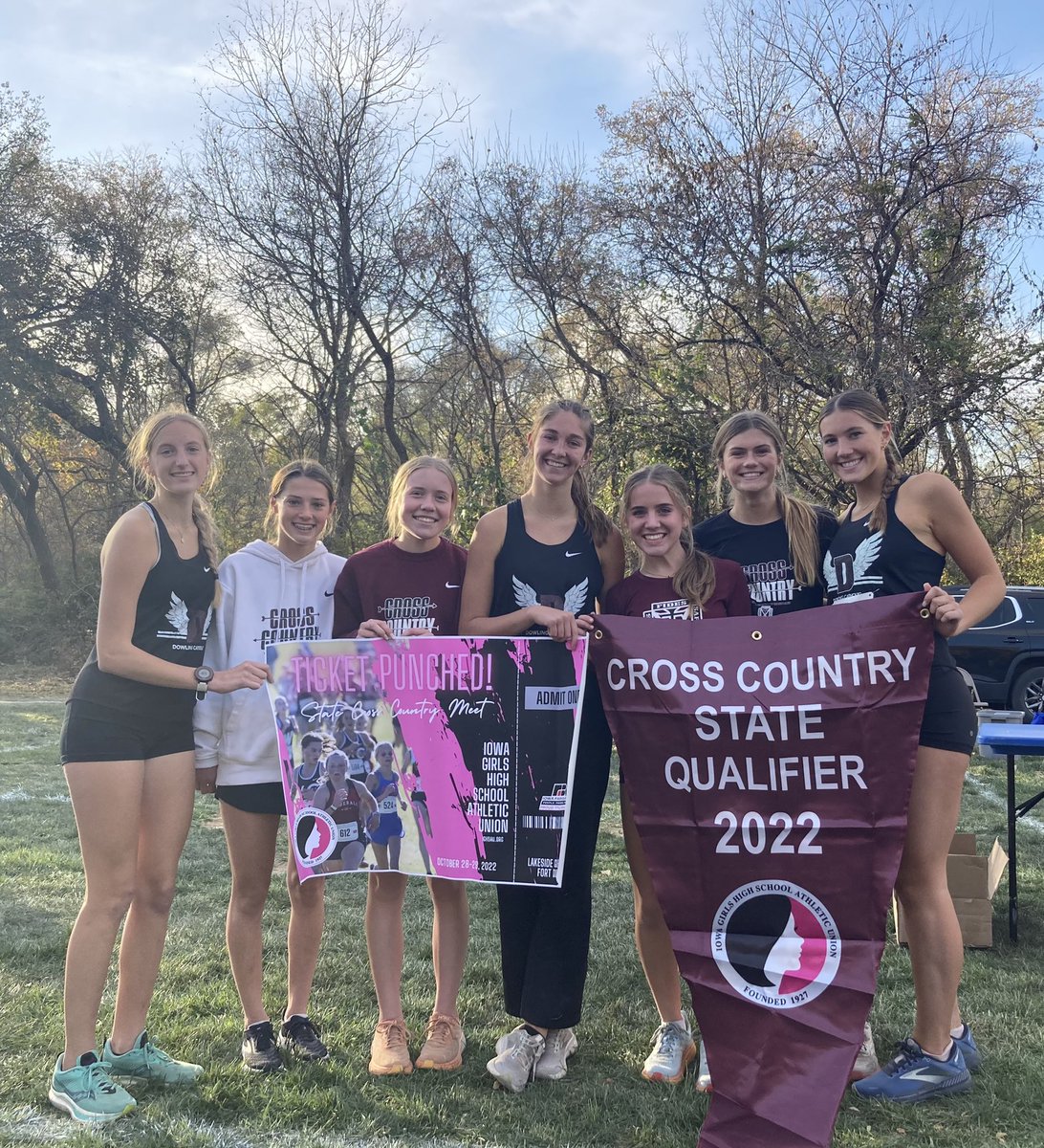 🥈 second place at District, we are going to STATE! Congrats girls!
#RollRoons