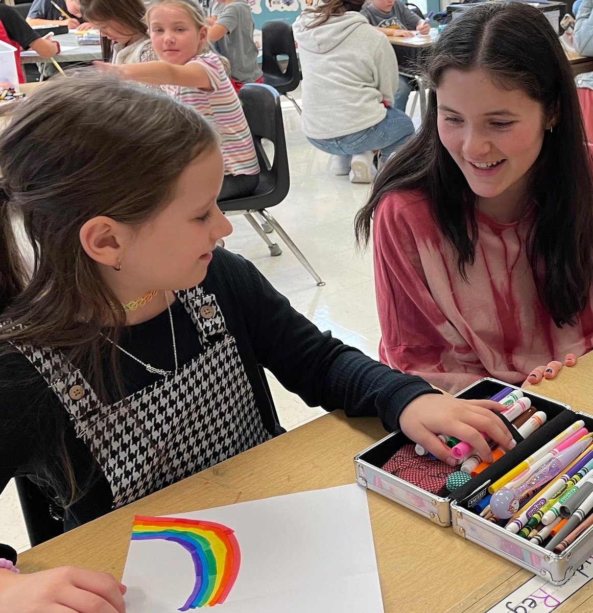 HinghamSchools's tweet photo. Foster’s First Grade Kindness Club held its first meeting of the year this month. Foster students prepared cards for residents of Harbor House Nursing Home with the help of the HHS Service Club. #HinghamTogether https://t.co/r08dAWqhju