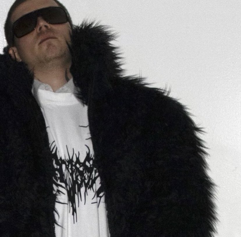 OnThinlce's tweet photo. Playboi Carti shares photos to his finsta of himself, Bladee, &amp; Yung Lean wearing ‘NARCISSIST’ merch 👁 https://t.co/qaNhZu731R