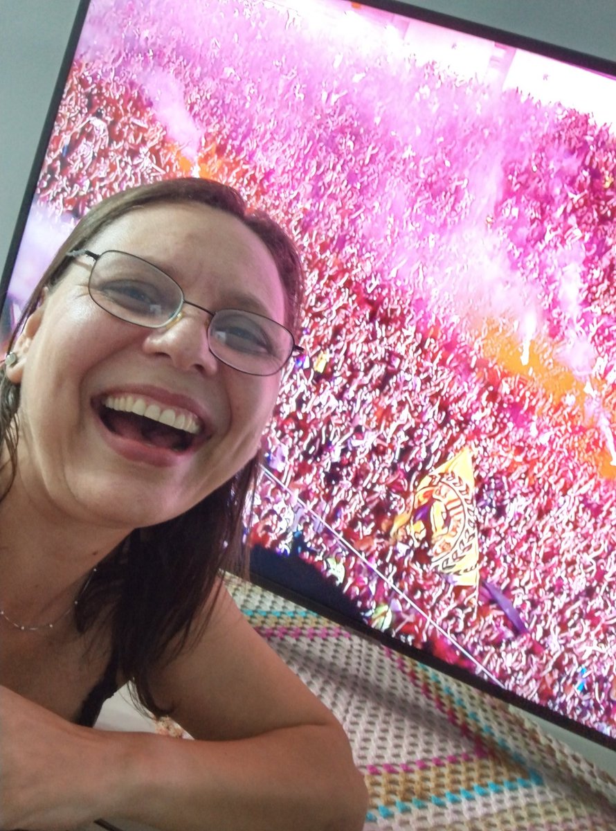 Amooooooooooo!!!!! Vencemos!!!!!!! Meu Lula amado, essa não deu pra você! Mas dia 30 estaremos juntos levantando a taça da democracia e da esperança de um Brasil muito melhor!