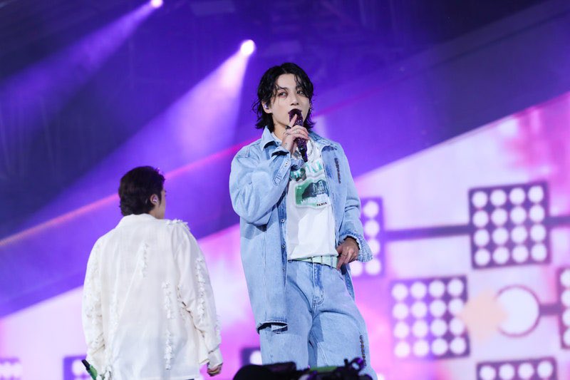 koosofa1's tweet photo. — 📸| Nuevas fotos individuales y grupales de #BTS en el concierto #YetToComeinBUSAN, publicadas por Vogue Japón!

#JUNGKOOK #BTSV #방탄소년단 @BTS_twt https://t.co/wf6uI7mSW5