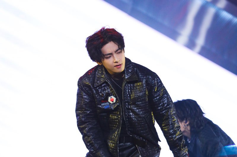 — 📸| Nuevas fotos individuales y grupales de #BTS en el concierto #YetToComeinBUSAN, publicadas por Vogue Japón!

#JUNGKOOK #BTSV #방탄소년단 <a href="/BTS_twt/">방탄소년단</a>