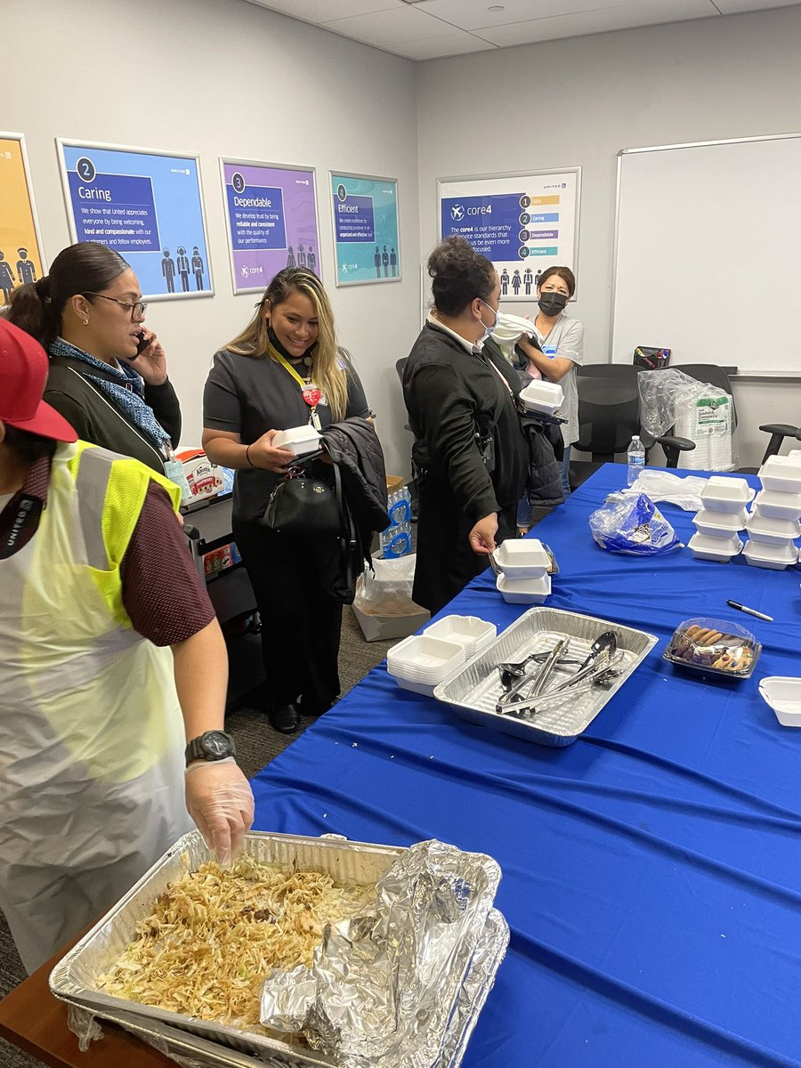 Gold92031264's tweet photo. Thank you Sr Leadership team for this yummy dinner “dinner to say Thank you swing team” @united @ClarissaAtUA @vjpassa @Auggiie69 https://t.co/S3J1wsdiUQ