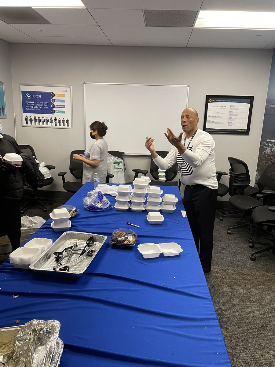Gold92031264's tweet photo. Thank you Sr Leadership team for this yummy dinner “dinner to say Thank you swing team” @united @ClarissaAtUA @vjpassa @Auggiie69 https://t.co/S3J1wsdiUQ