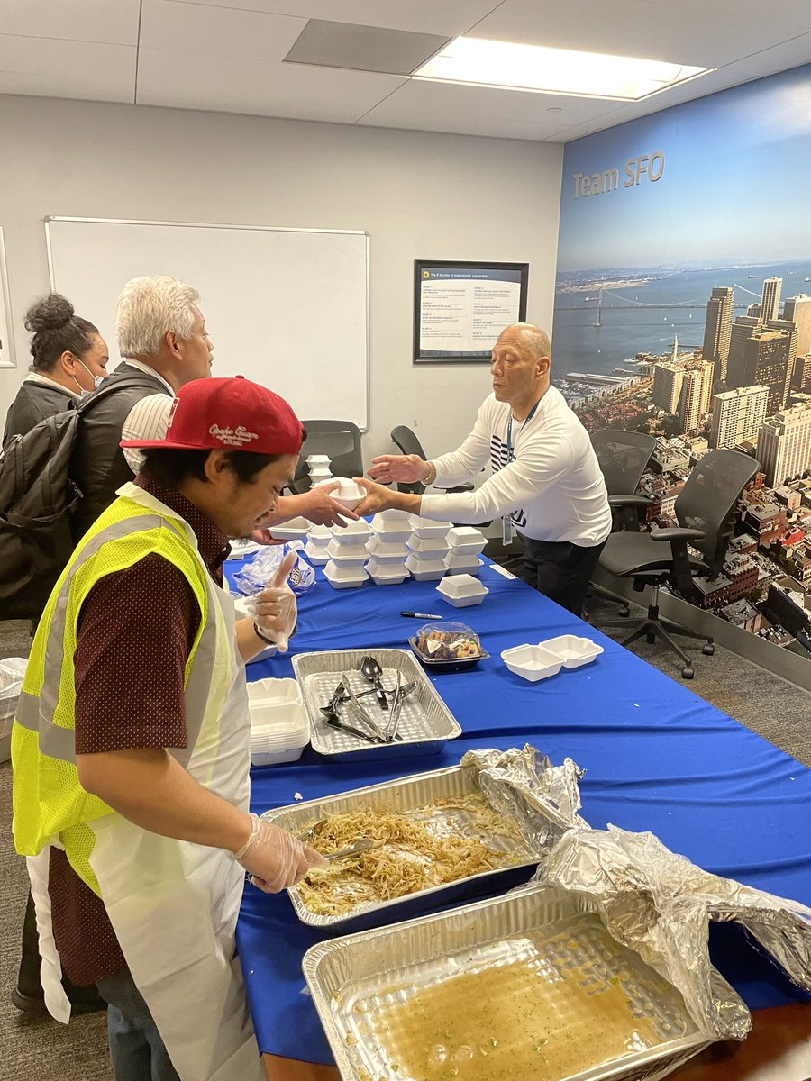 Gold92031264's tweet photo. Thank you Sr Leadership team for this yummy dinner “dinner to say Thank you swing team” @united @ClarissaAtUA @vjpassa @Auggiie69 https://t.co/S3J1wsdiUQ