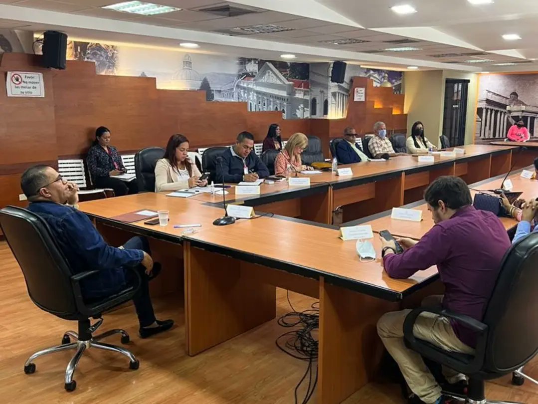Ginkellys's tweet photo. 📆#19Oct || Desde el Salón Ezequiel Zamora del Edif. José María Vargas sostuvimos una reunión de trabajo entre Diputados y Diputadas de la Comisión Permanente del Poder Popular y Comunicación, presidida por el Presidente de la Comisión el Dip. @aleman72psuv

#PuebloUnidoYActivo https://t.co/QAYOiu1qUf