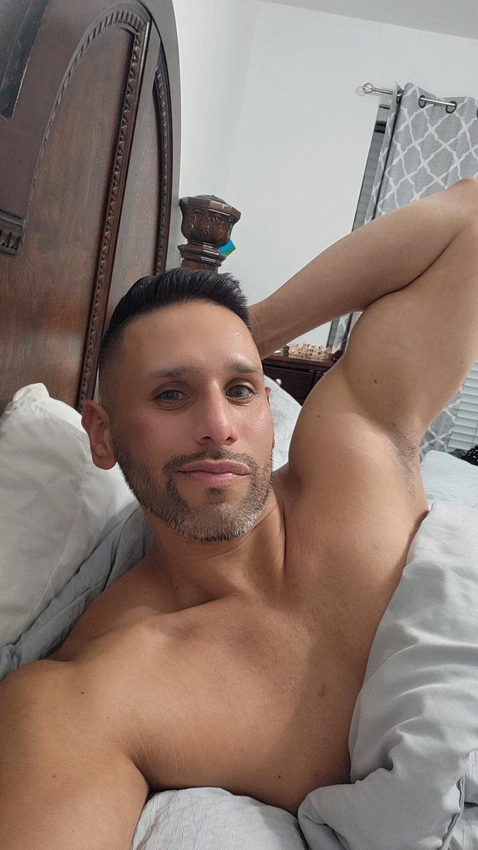 EFranco39's tweet photo. Feels good to be in bed finally. Now time for #RHOB reunion #gay #gayfit #gaysingle #gaysofinsta #gaysofig🏳️🌈 #gaysofinstagram #gaytwitter https://t.co/d4ldfYFGGh
