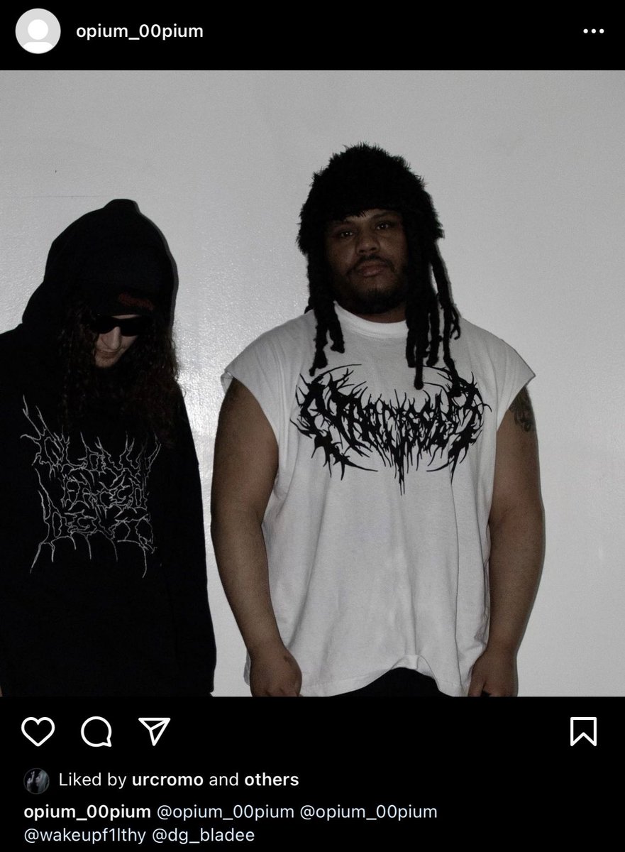 HPDDAILY's tweet photo. Playboi Carti got Bladee wearing Narcissist merch 👀 https://t.co/xa6kLvbZ5Q