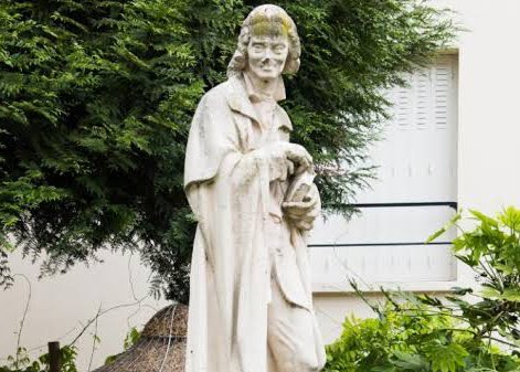 notdaarouet's tweet photo. I criticize the church. mukha akong pari sa statue ko 🤡

do you guys know gollum from #LordOfTheRings... https://t.co/rY99RlpvT0
