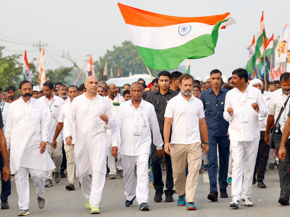 कदम बढ़े, तो वतन चले।

#BharatJodoYatra