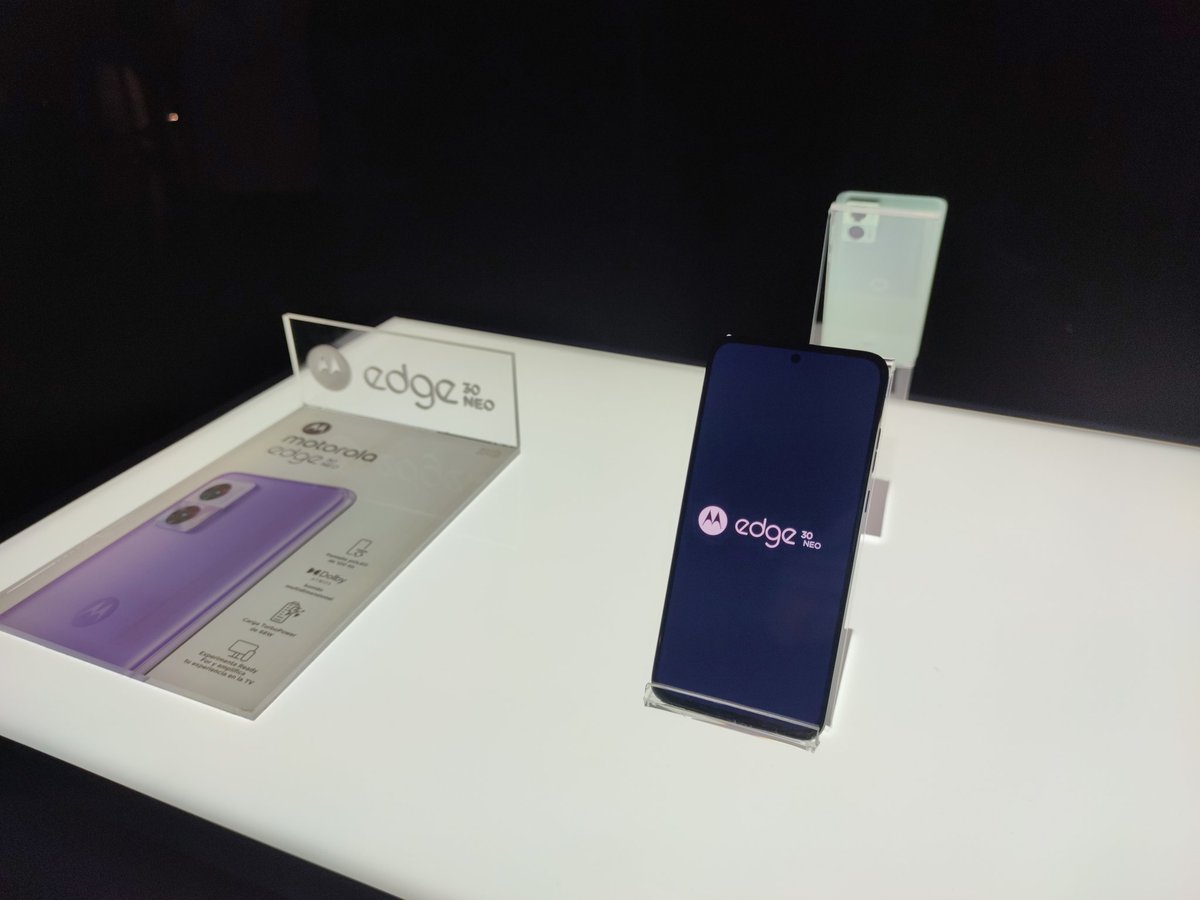 technoymas's tweet image. Así son los nuevos miembros de la familia @Motorola_col con colores y aromas poco tradicionales #motoedge30