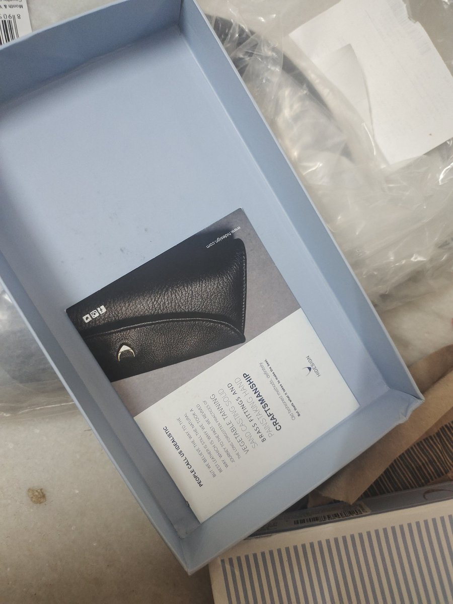 SwatiKhowal's tweet photo. @myntra you should STOP selling #fake #Luxury brands in the name of #diwalisale. Received a fake @HidesignHQ product with #discount. #beware #fraud #Online @amazonIN @MyNykaa @eBay @jagograhakjago https://t.co/cB10C8S8EJ