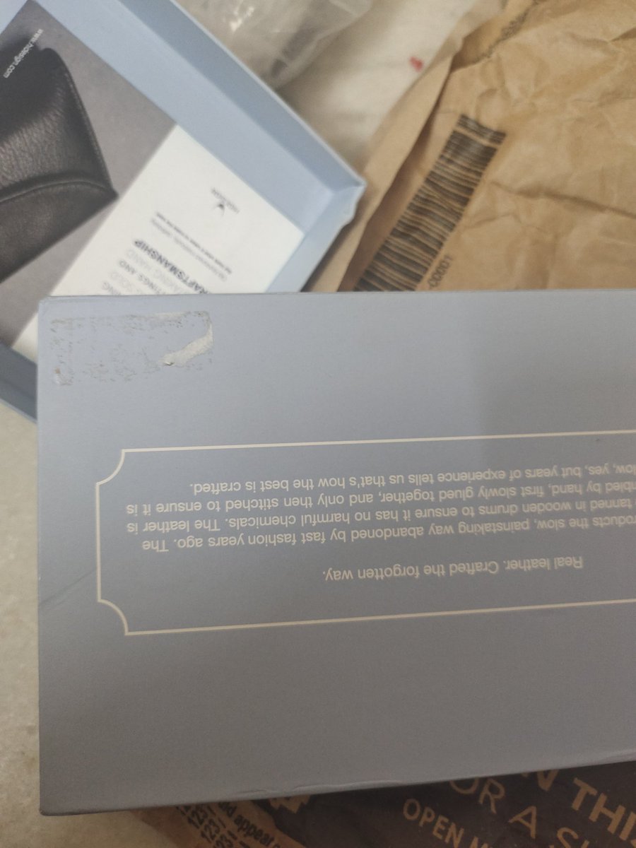 SwatiKhowal's tweet photo. @myntra you should STOP selling #fake #Luxury brands in the name of #diwalisale. Received a fake @HidesignHQ product with #discount. #beware #fraud #Online @amazonIN @MyNykaa @eBay @jagograhakjago https://t.co/cB10C8S8EJ