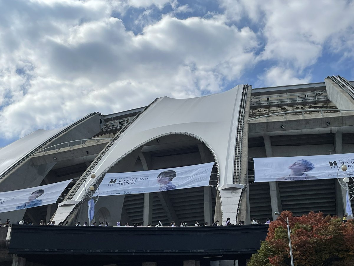 Chizu_imnida's tweet photo. Finally arrived at stadium!!
It was long trip for 12 hours to get to Busan, but I was in good vibes 🥰🥰
#YetToComeinBUSAN https://t.co/SC2Wit2DiK