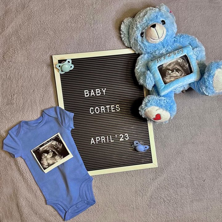 beeeeanna__'s tweet photo. We’re having a baby!! 🌈💙 https://t.co/E31kUJ3tIU