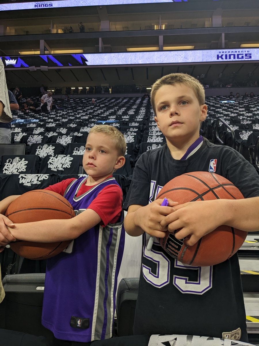 What better excuse to stay up late on a school night then the opening night of the season for the Sacramento Kings? #SacramentoProud