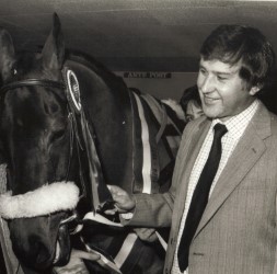 We've seen lots of famous people at our pitches and shops over the years 

Perhaps the most famous visitor was Red Rum who officially Opened the John Lovell Betting Office on City Road

#YmaOHyd #FamilyBusiness #Legend #RedRum #IndependentBusiness #JohnLovellRacing