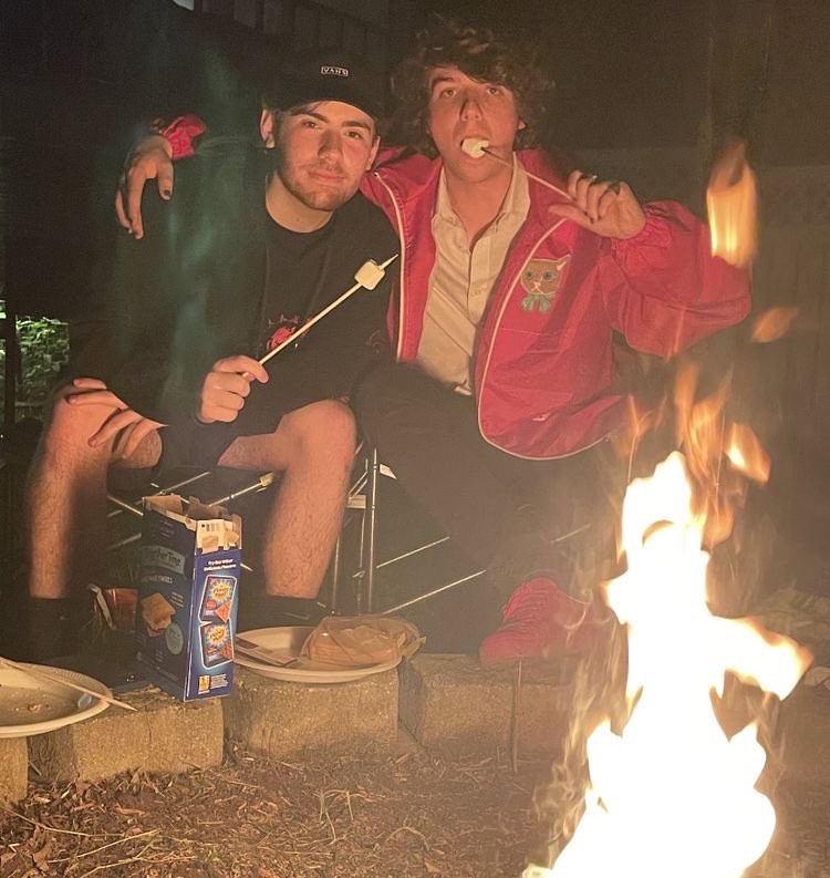 d_nniedarko's tweet photo. can we go back to the night these were posted 
i wanna feel happy again https://t.co/XY6Sc2oCup