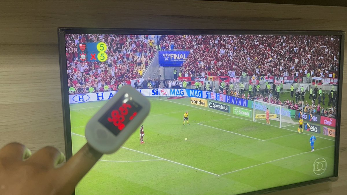 EuInesquecivel's tweet photo. 161 BATIMENTOS POR MINUTO #flamenguista #mengao #CopaDoBrasil2022 
Esse time mexe com meu coração literalmente ❤️🖤❤️🖤❤️🖤 https://t.co/0twRTScrm1